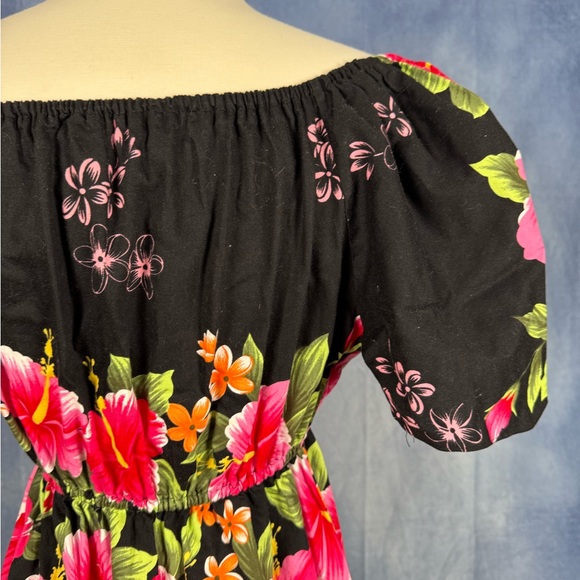 Black Hawaiian dress - Picture 4 of 4